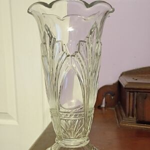 Elegant Clear Glass Vase